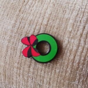 Black Tone Christmas Wreath Lapel Tie Tac Pin Brooch